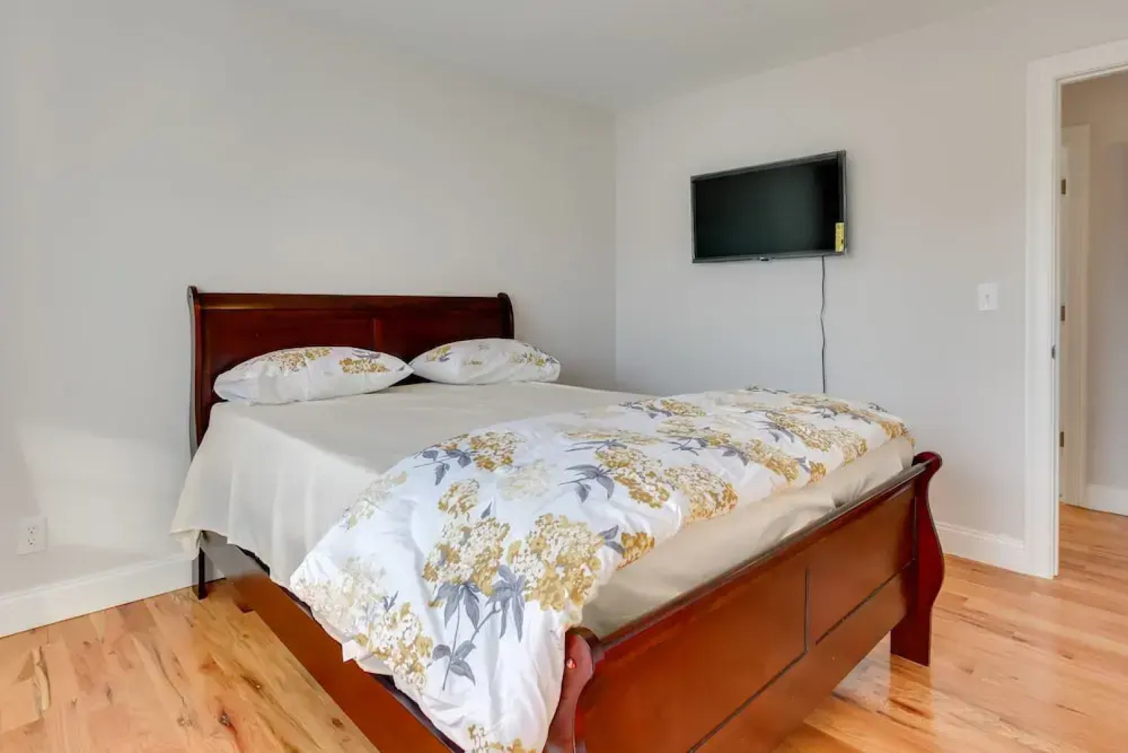 Bright Newark Vacation Rental Near New York!