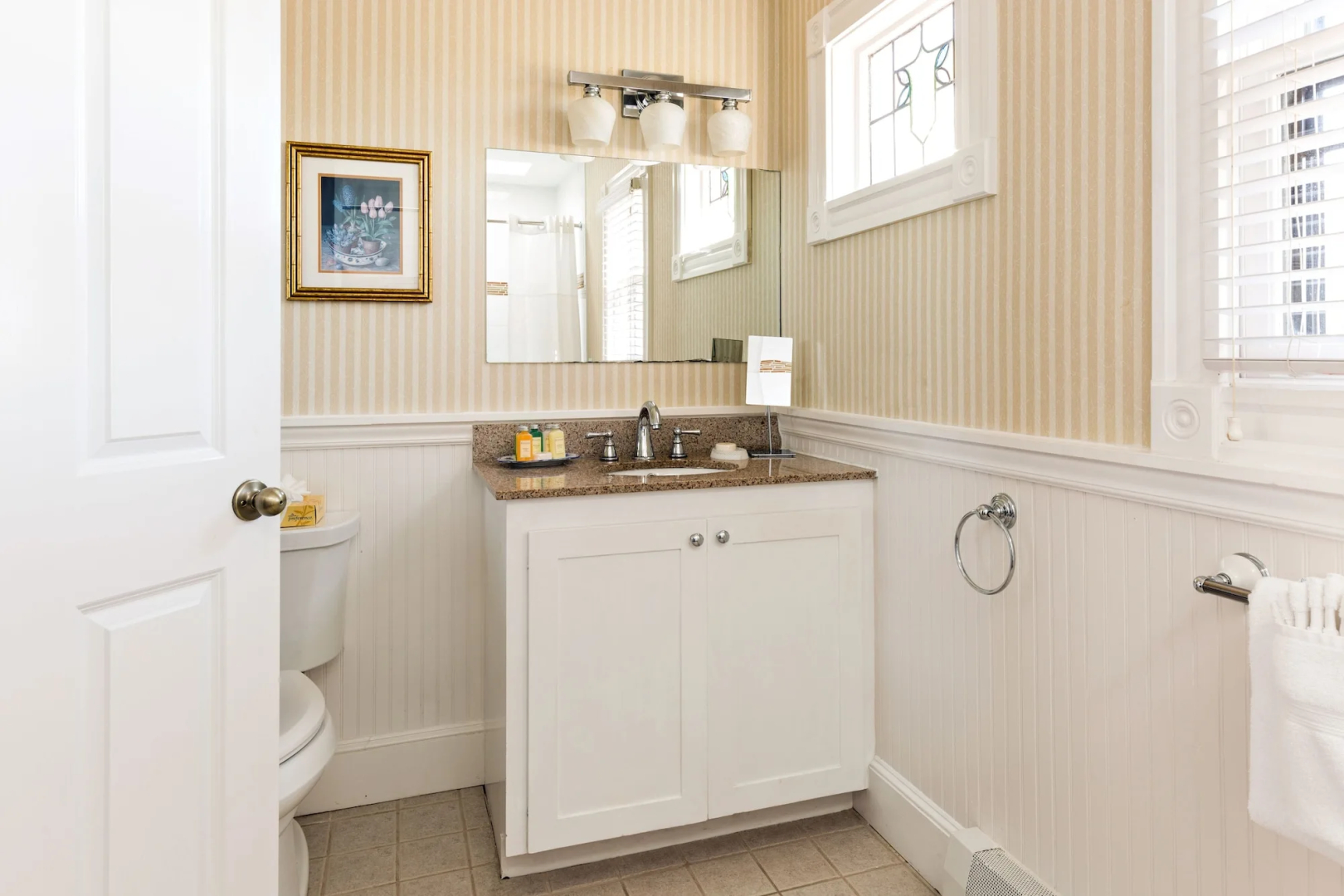 Crowne Pointe Historic Inn & Spa - Adults Only