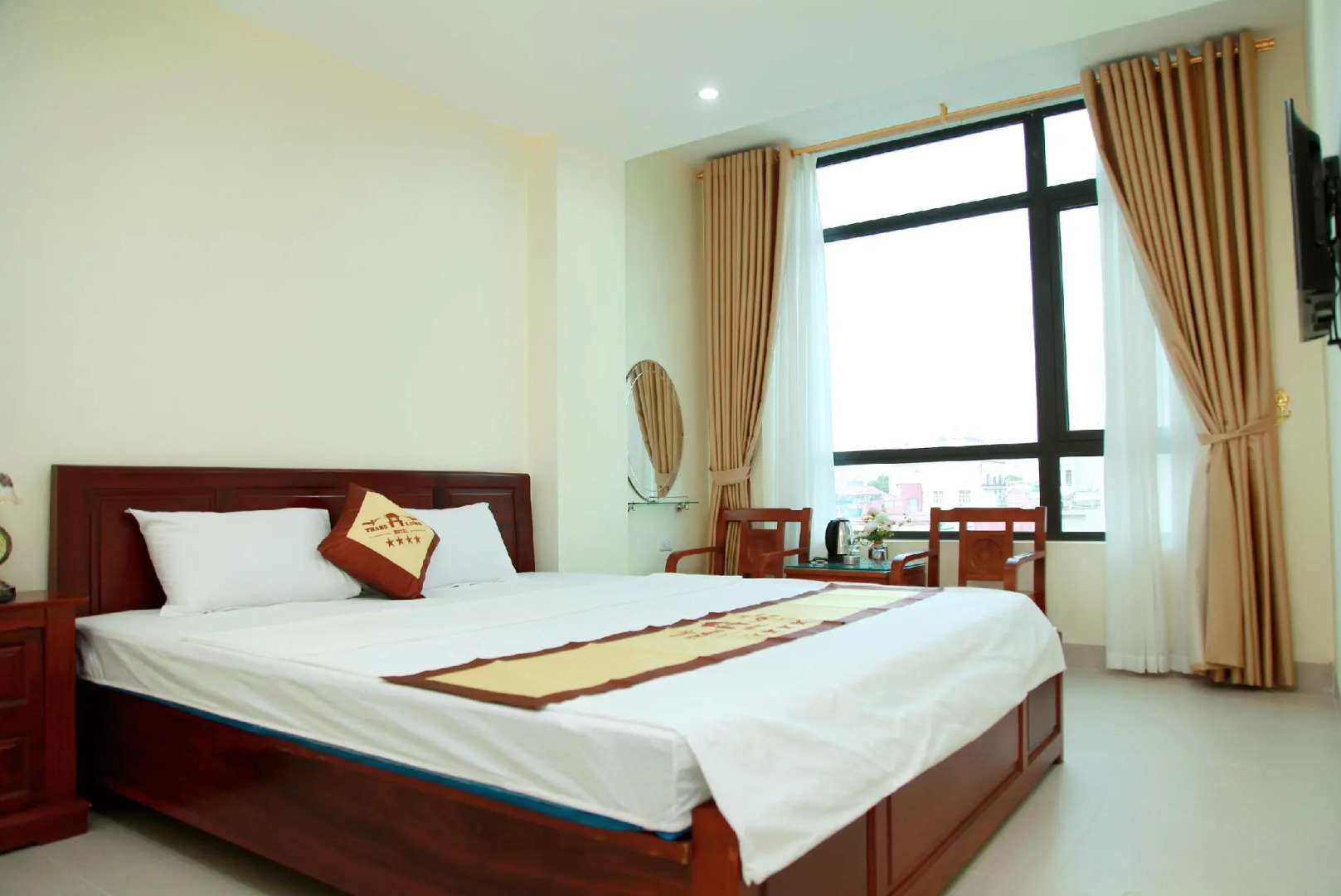 Khach San Thang Long