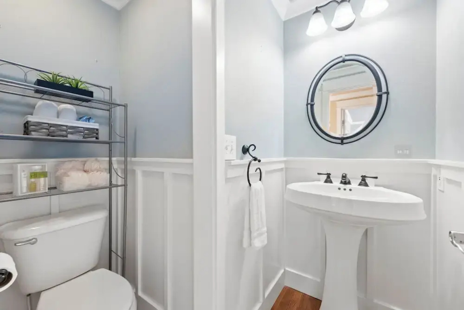 Renton Lakeside Oasis, Lakeview, 4B 2.5B, Spacious