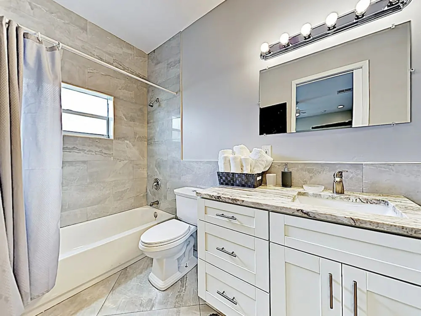 New Listing! Sumptuous Near Beach W/ Pool 3 Bedroom Home