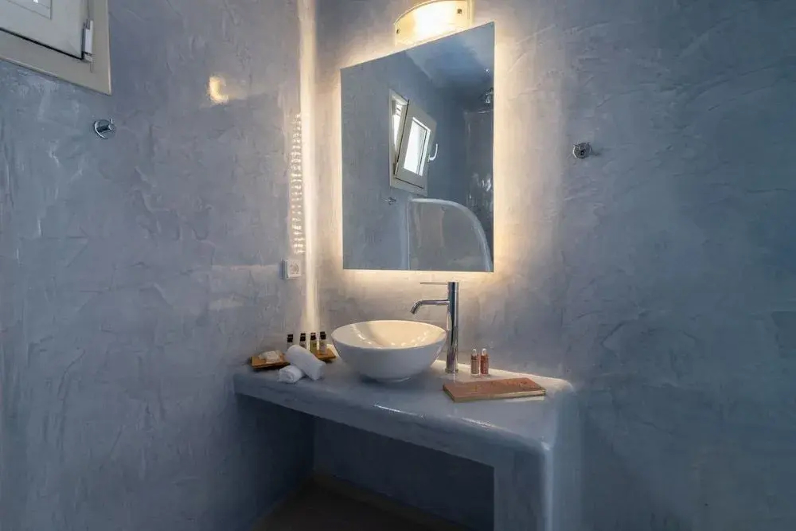 Santoterra Antigua Suites