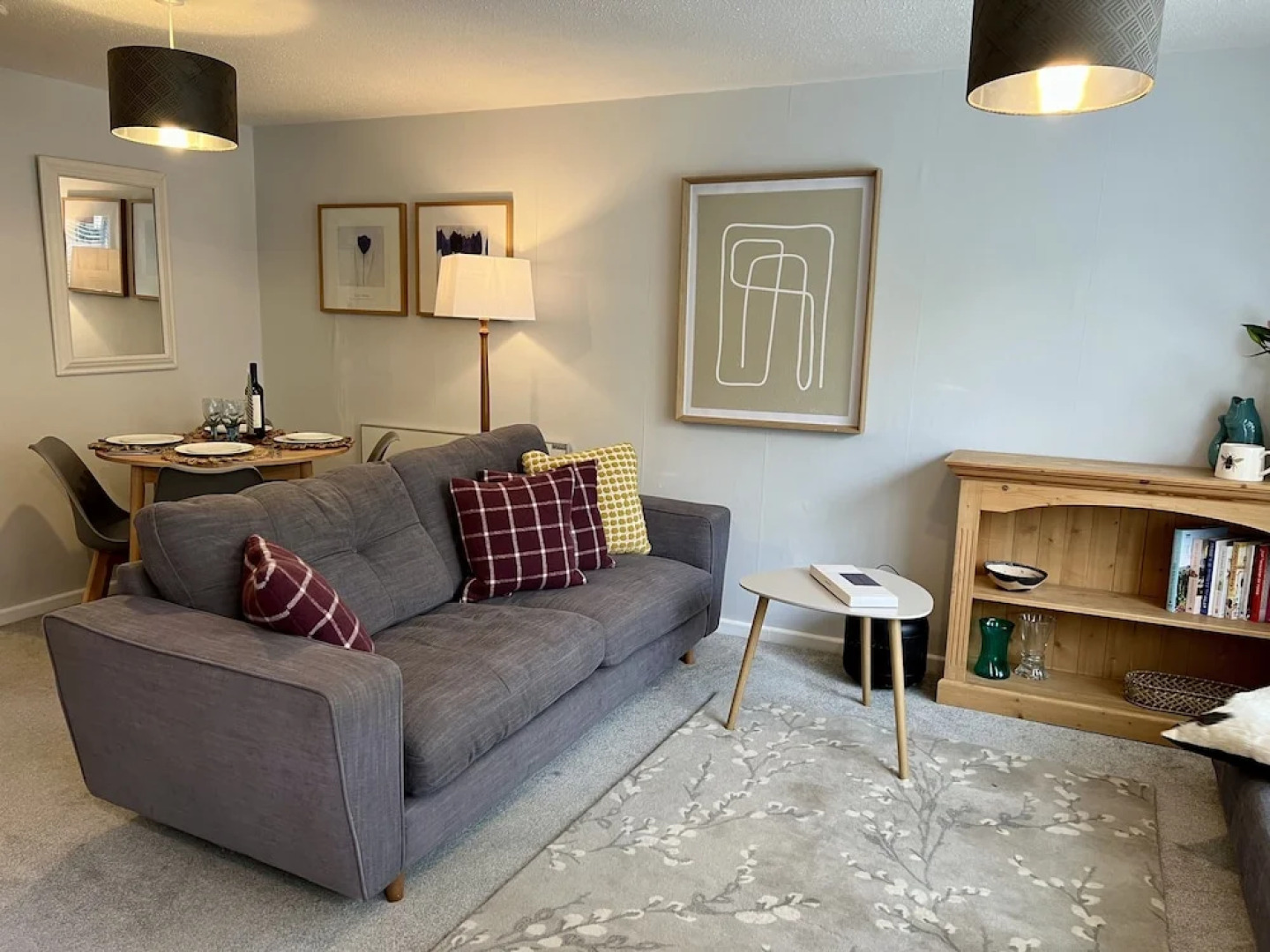 BookedUK - Lovely 2BR Flat in Hoddesdon