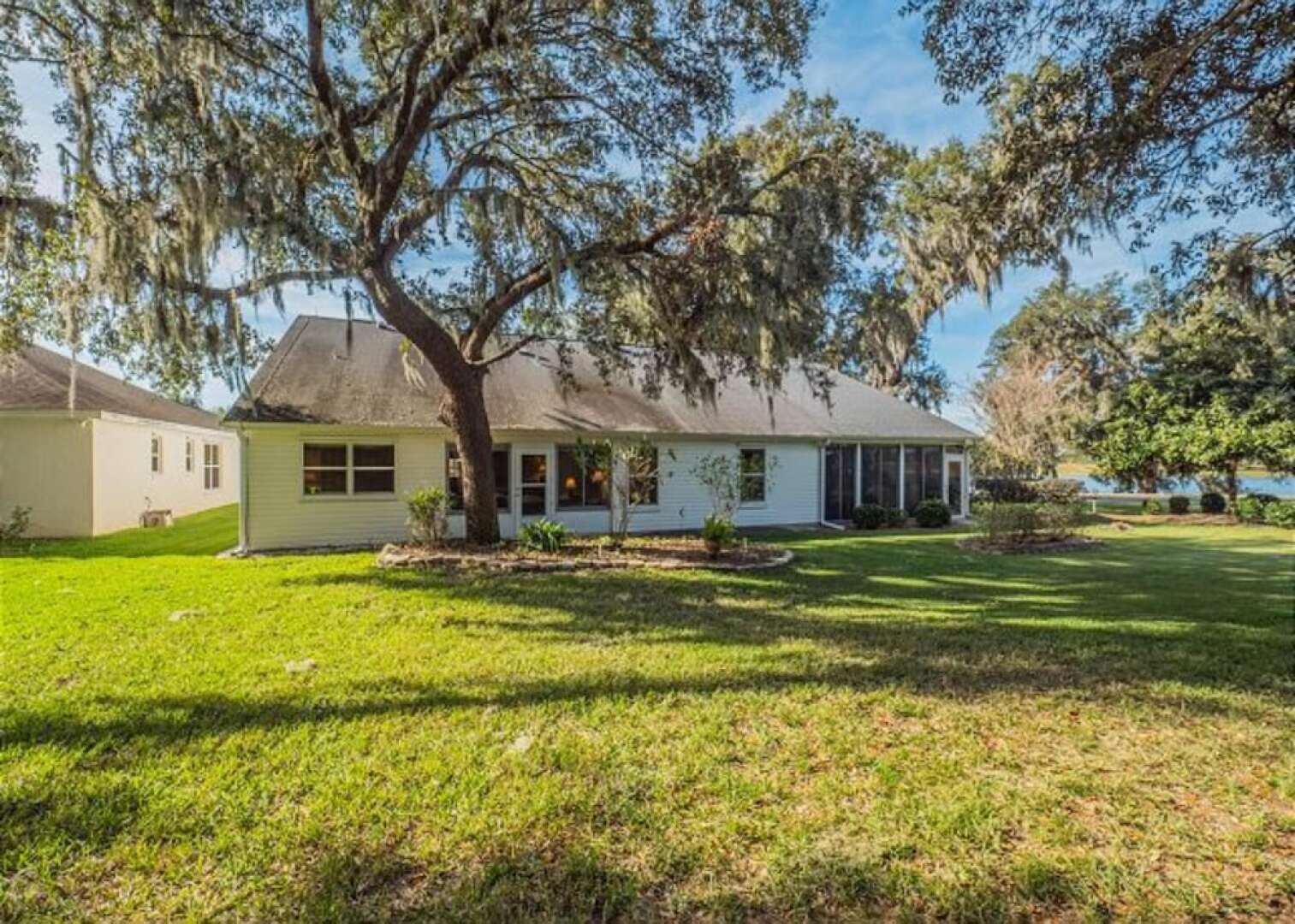 Carolina Court 1311 by White Pelican VR