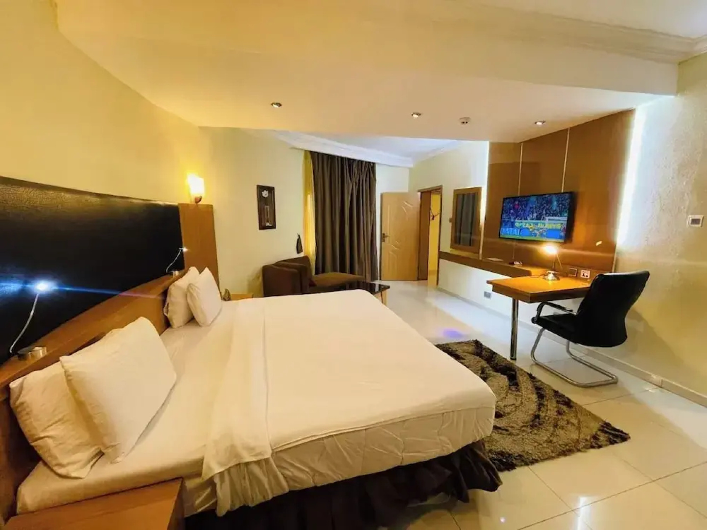 Maxbe Continental Hotel