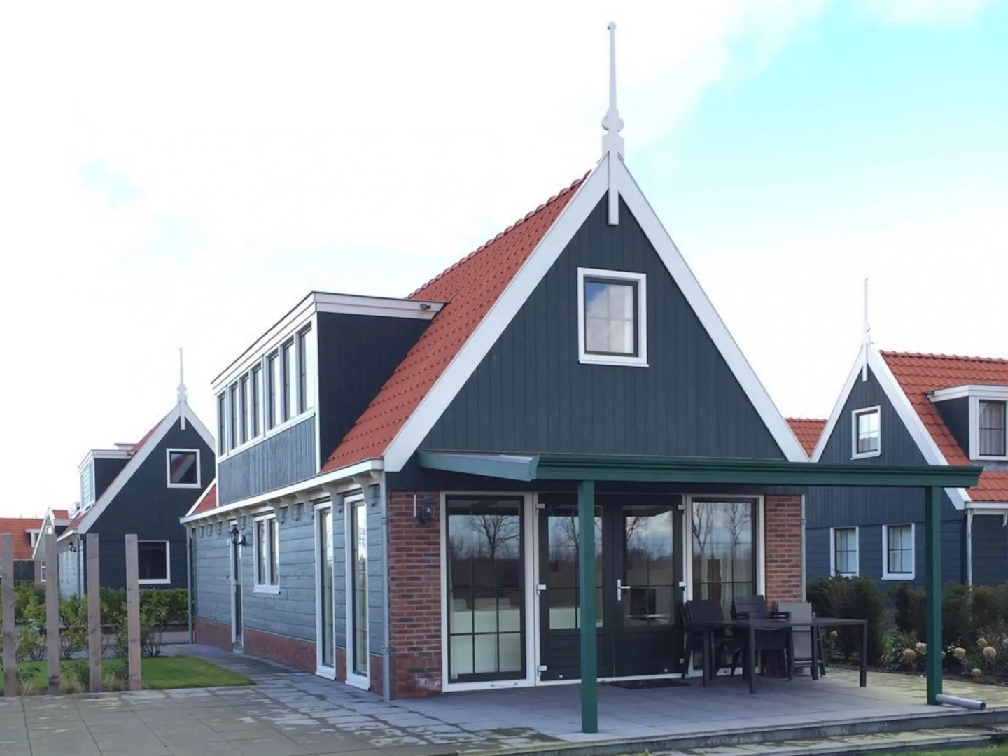 Comfy house with a sun shower, Alkmaar at 15 km