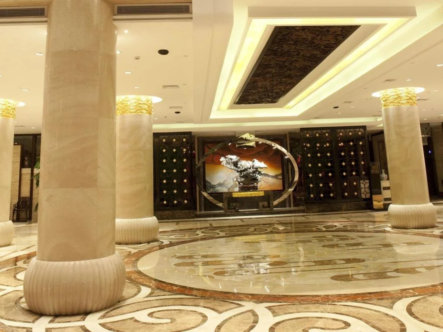 Yuntianlou Holiday Royal Hotel