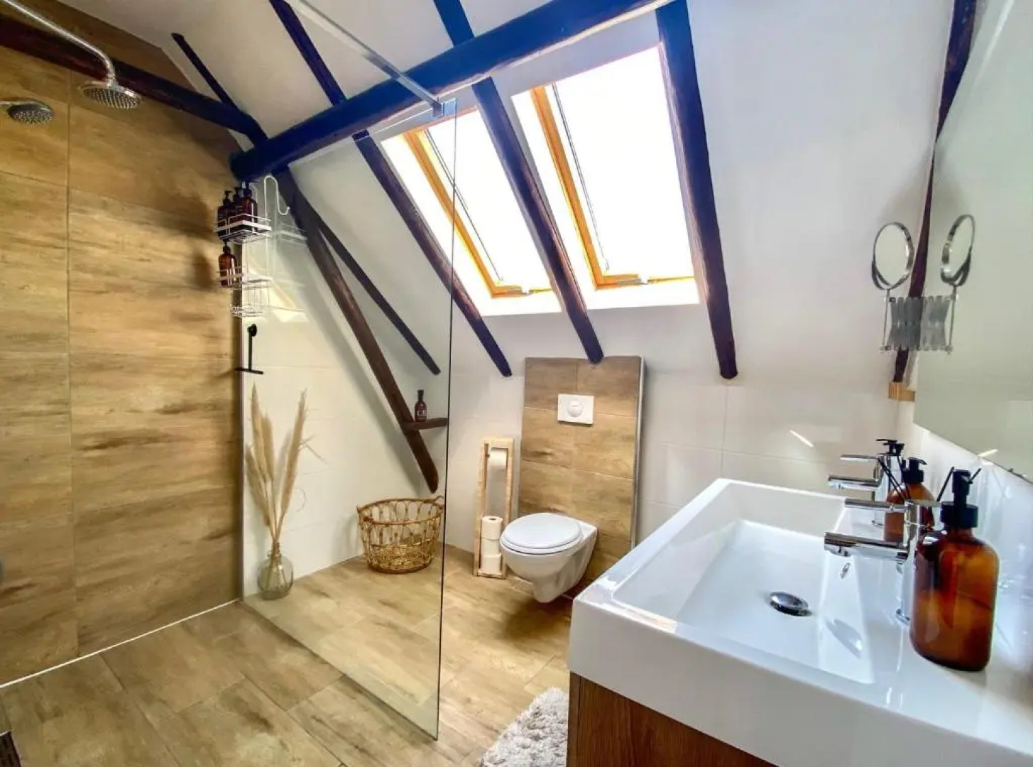 Studio Raif - Authentieke kamer met luxe privé badkamer