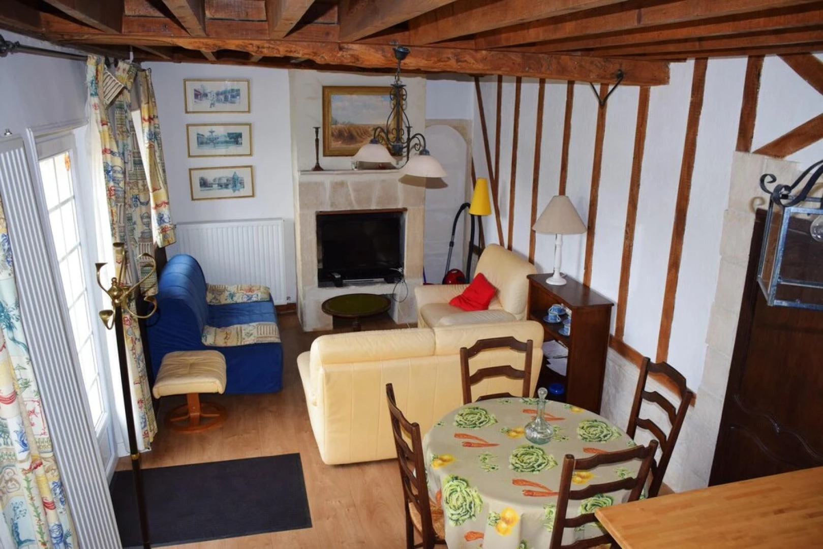 House With 2 Bedrooms in Bayeux, With Shared Pool, Enclosed Garden and Wifi