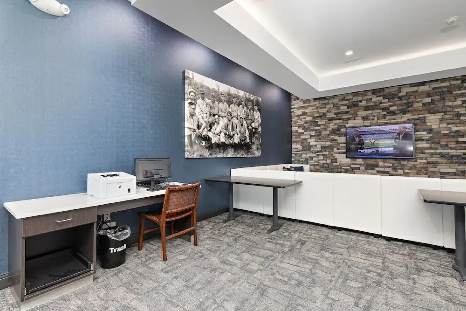 Holiday Inn Express Kansas City North Parkville An IHG Hotel