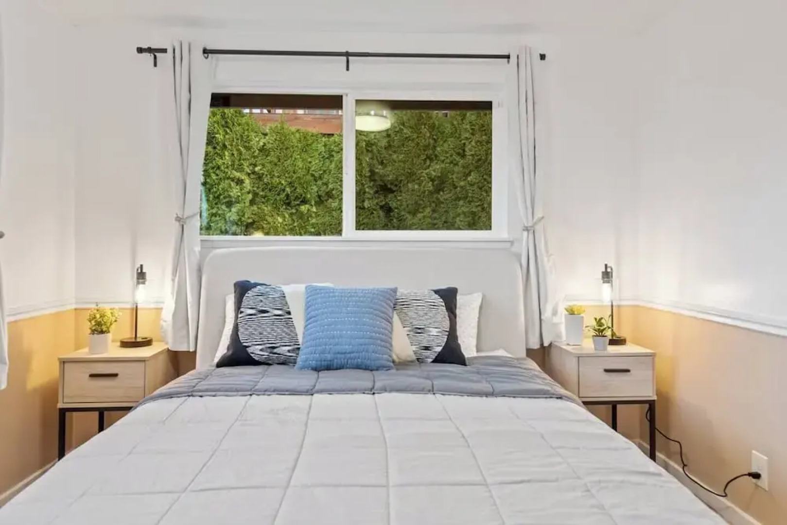 Lakeview Home in Renton, Walk to Beach, AC, Fenced