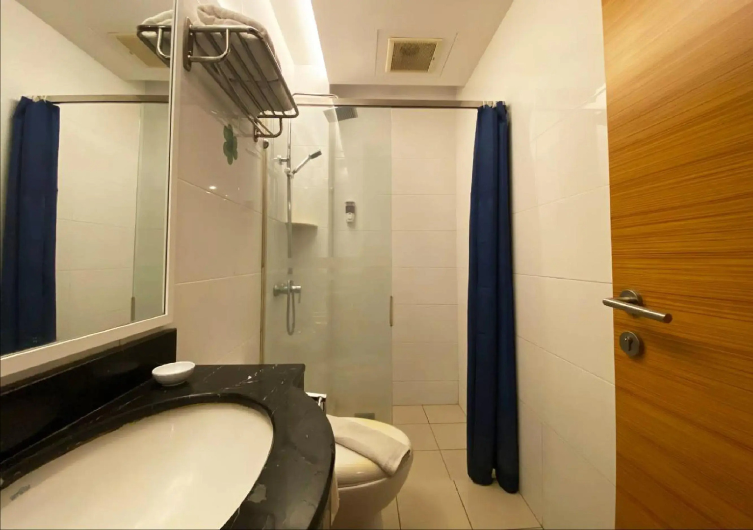 Crown Garden Hotel