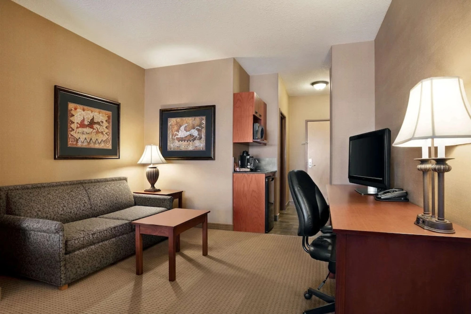 Days Inn & Suites Strathmore
