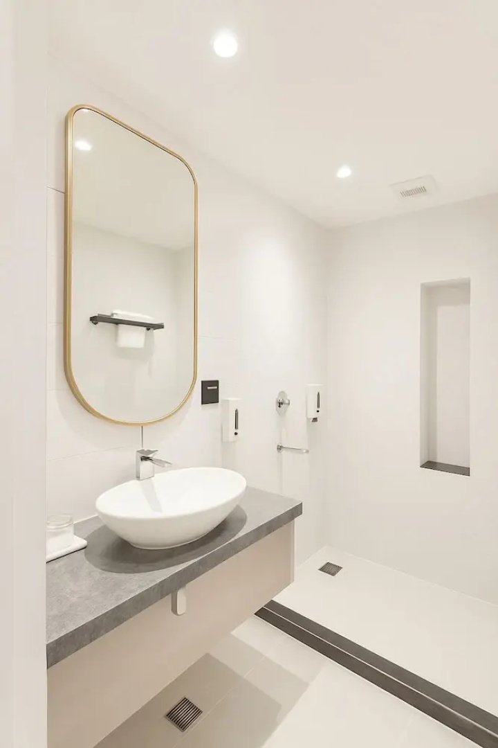 Q' Nest Hotel Cloud End Lansdowne