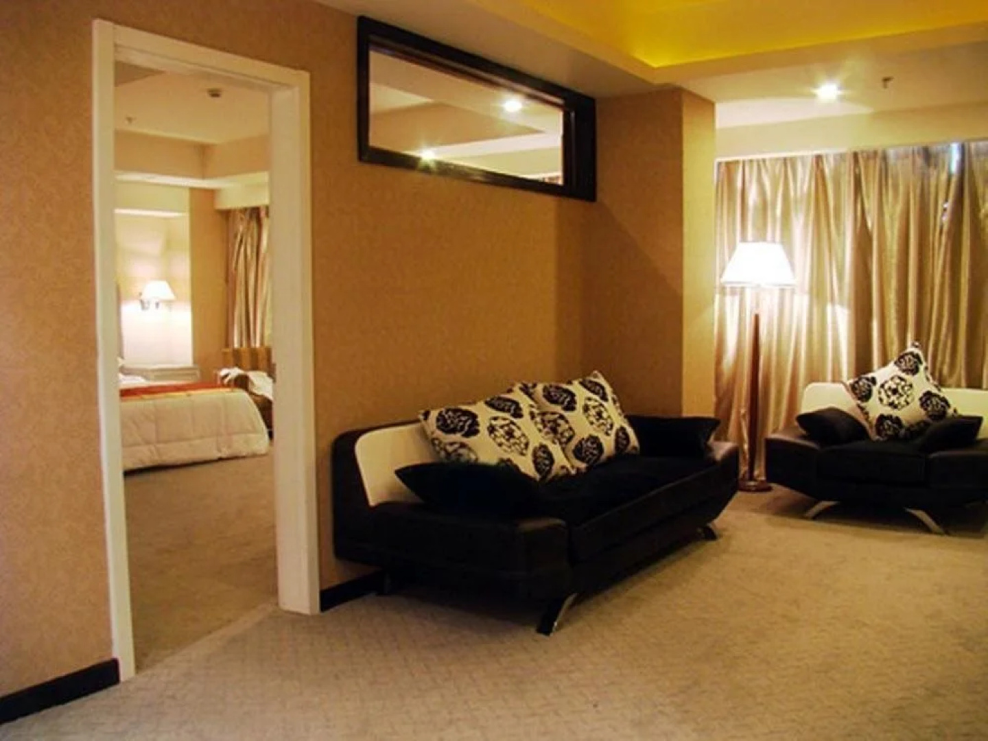 Yongli Holiday Hotel
