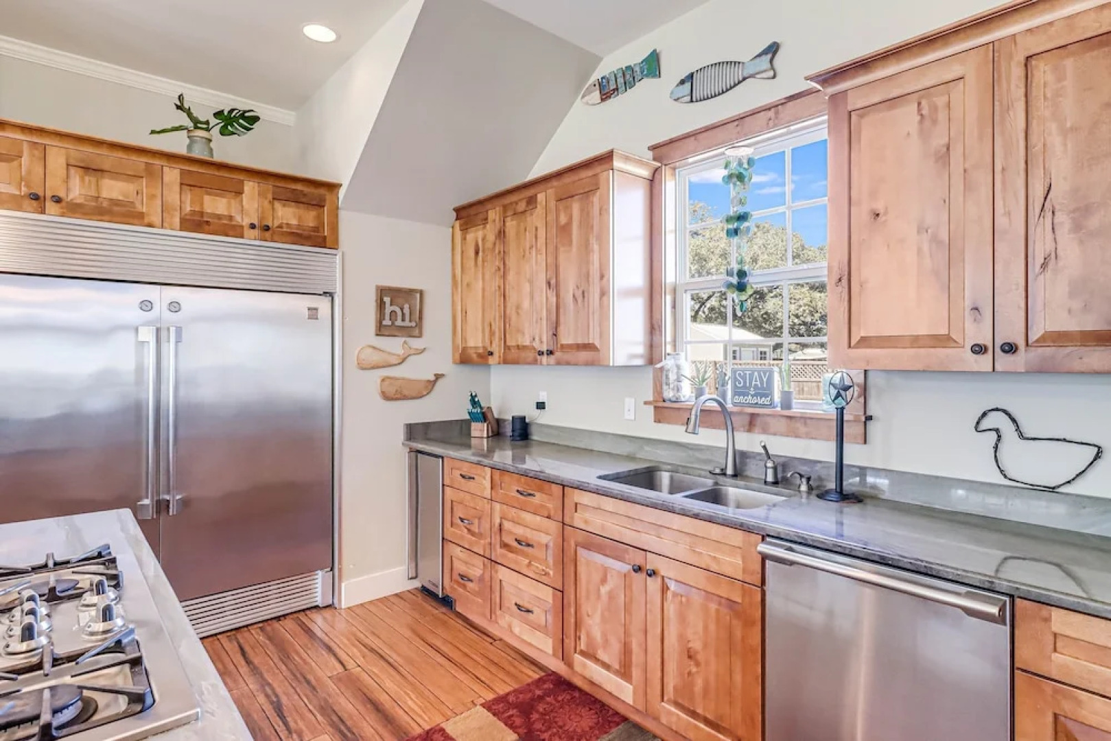 The James Pearl 4 Bedroom Home by RedAwning