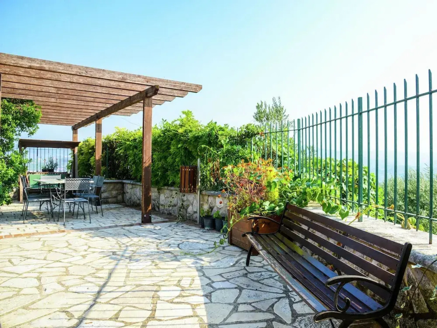 Apartment With Lovely Pool