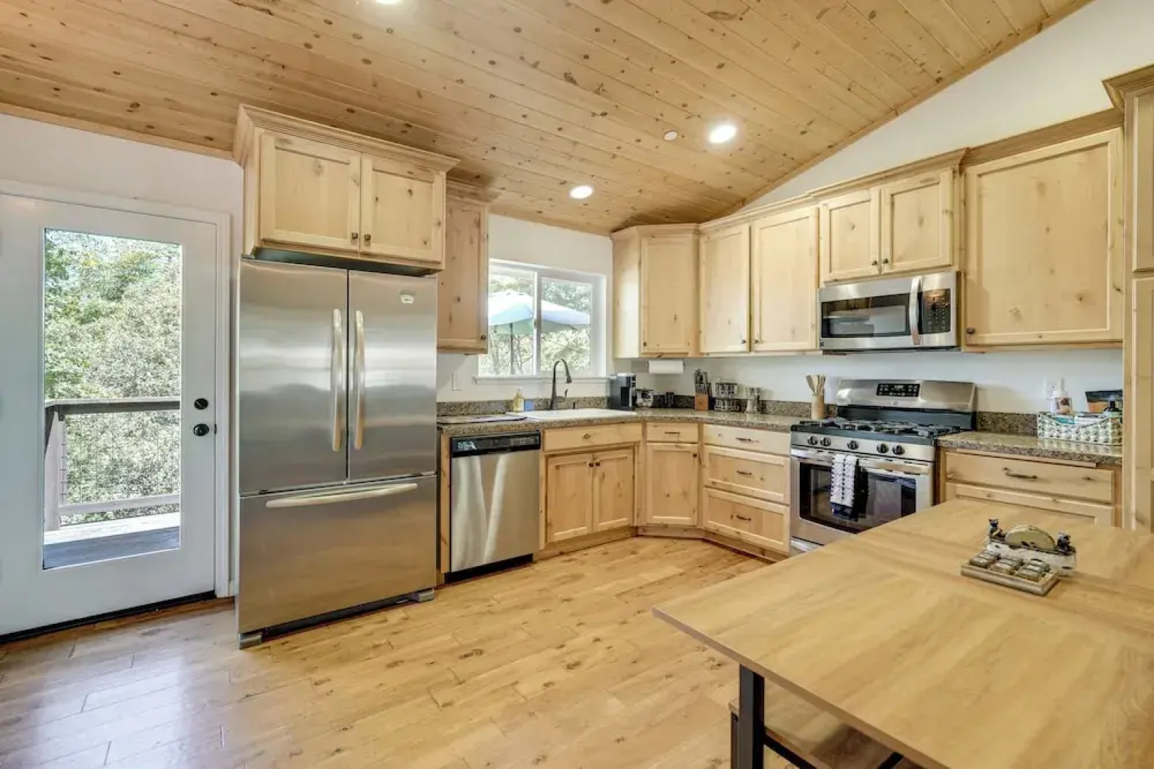 Walk to Dtwn: Charming Family Cabin in Twain Harte