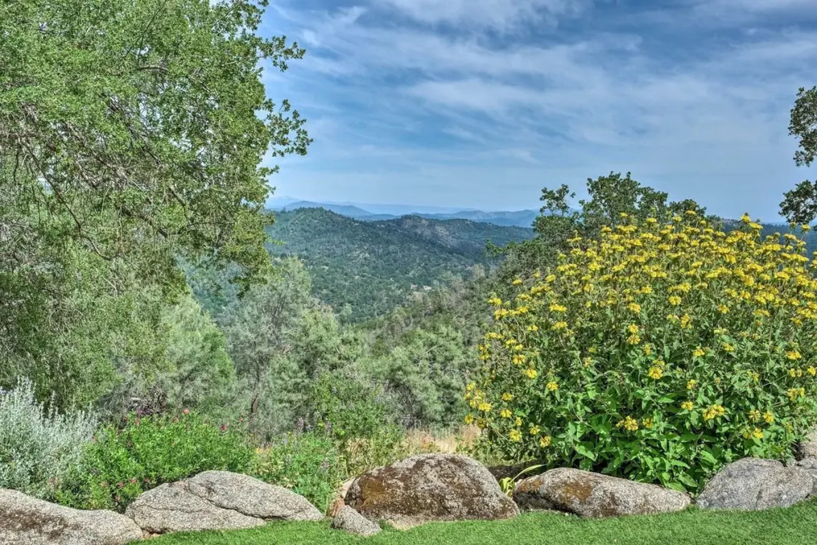 Unique 'yosemite Mountaintop Retreat' on 100 Acres