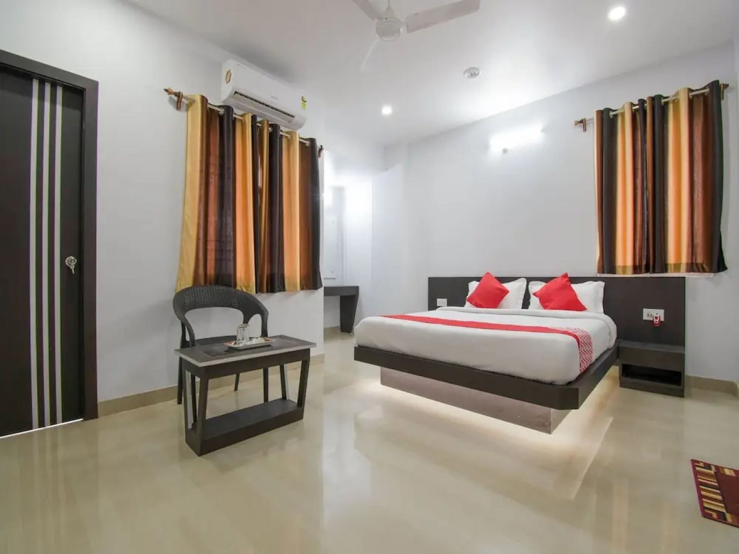 OYO 26974 Hotel S G International