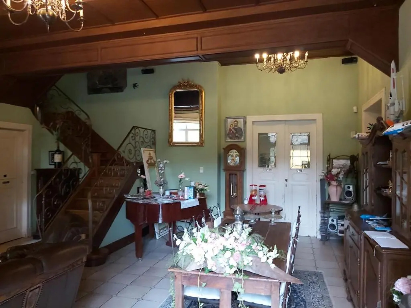 Château Lambert Hotel-Resto-Parking-Shuttle, a 1 ha green Oasis at 8 min from CRL Airport without any noise