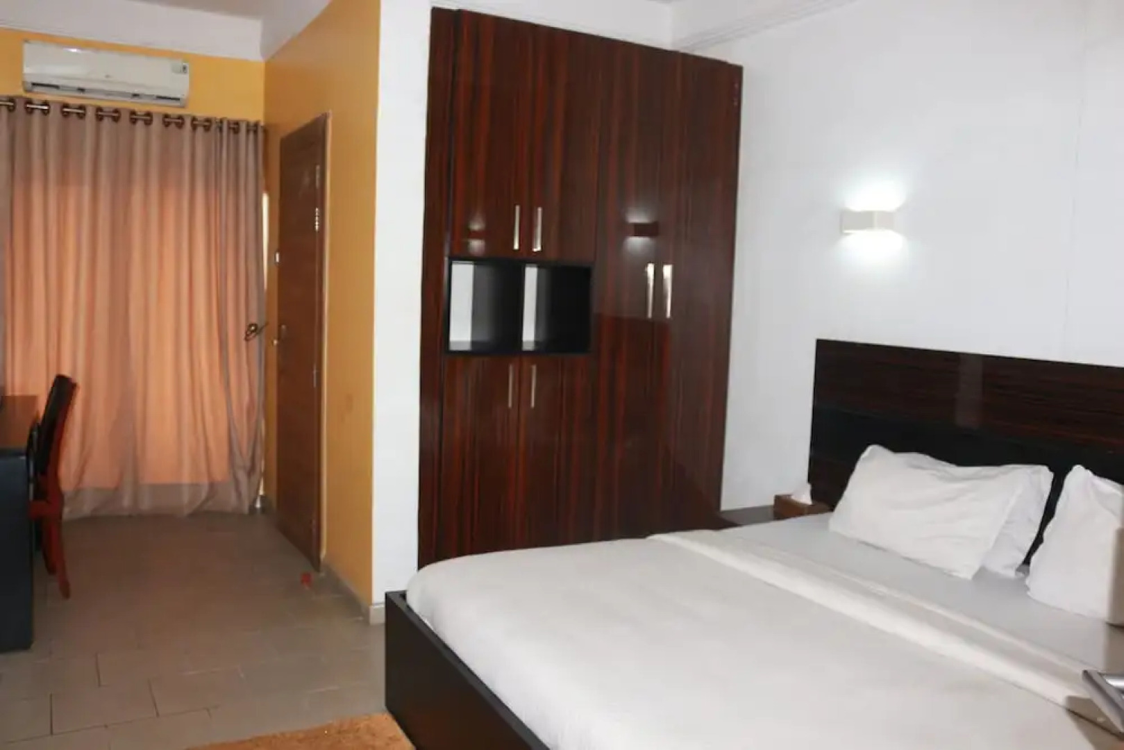 Signatious Hotel and Suites Delta