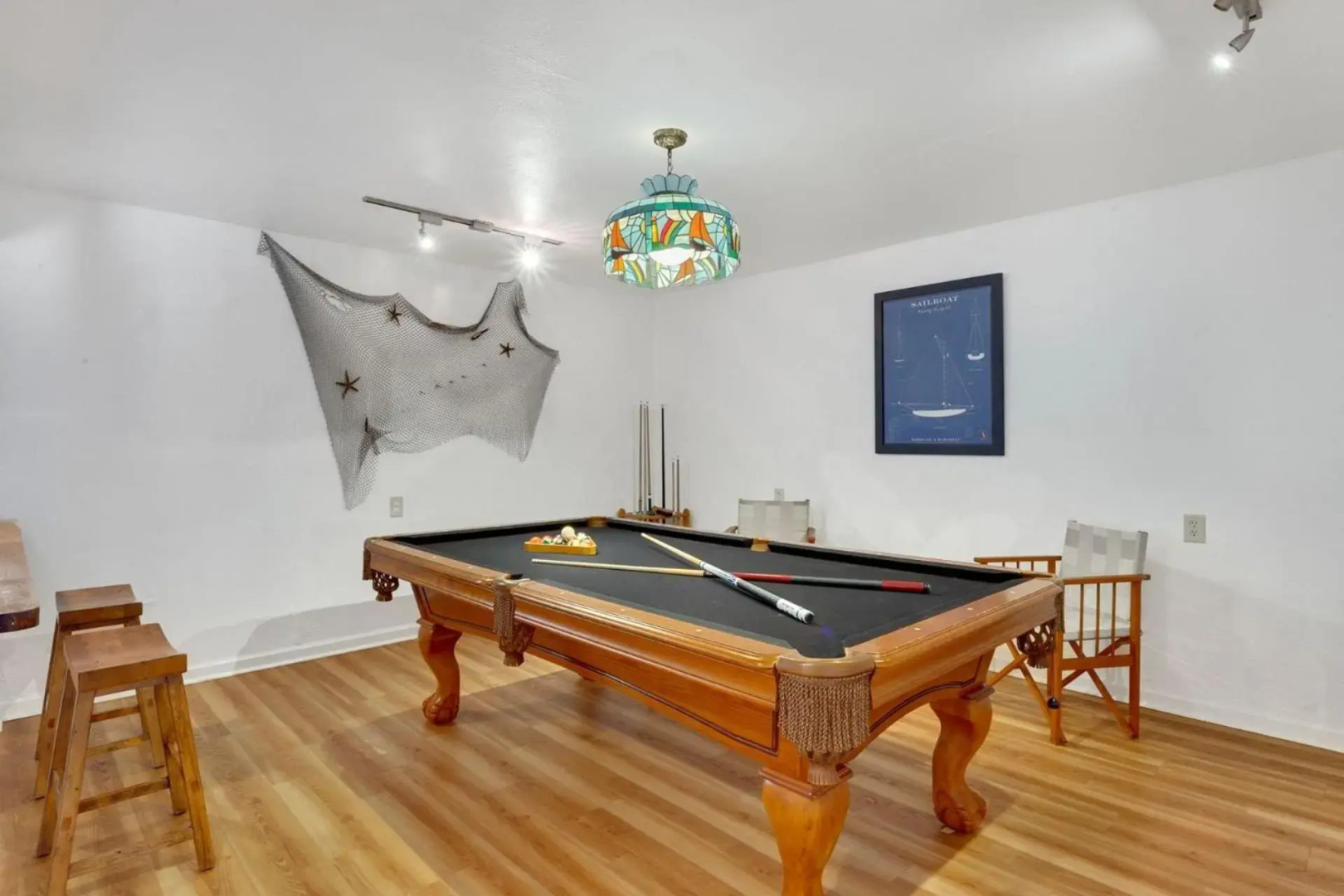 4122 - Blue White Haven