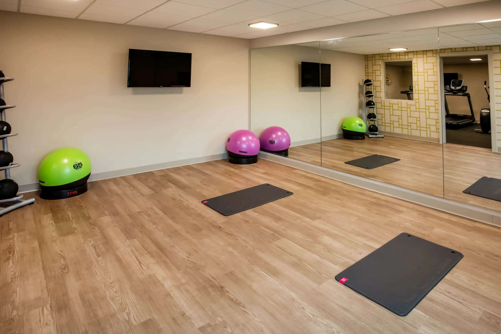 Days Inn & Suites by Wyndham Duluth by the Mall