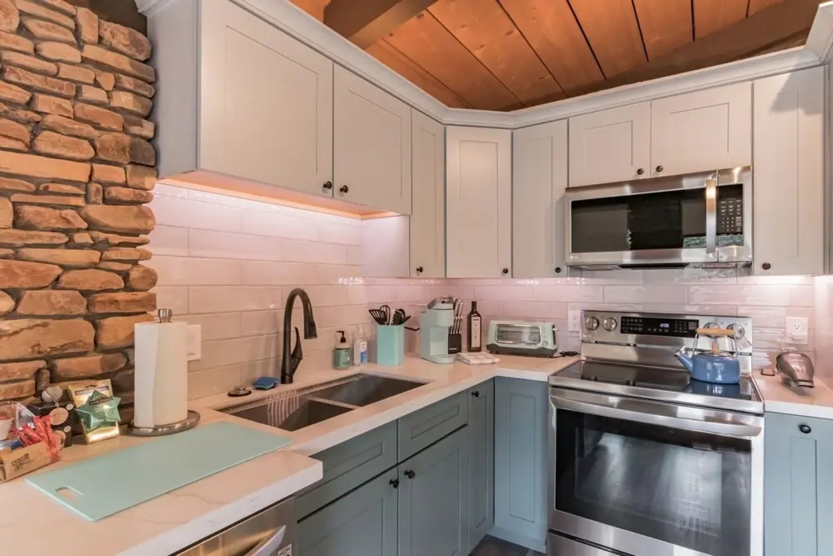 Glass House Elk Rim Pine 1 Bedroom Cabin by Redawning