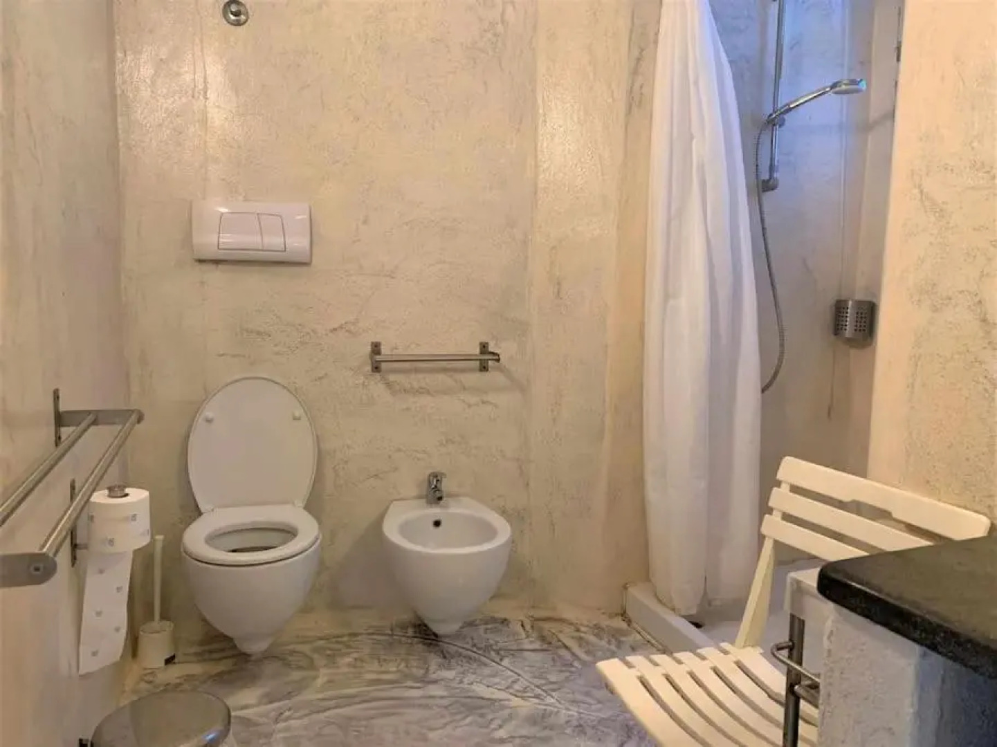 House Uva - on the port of Scalo Galera, Salina