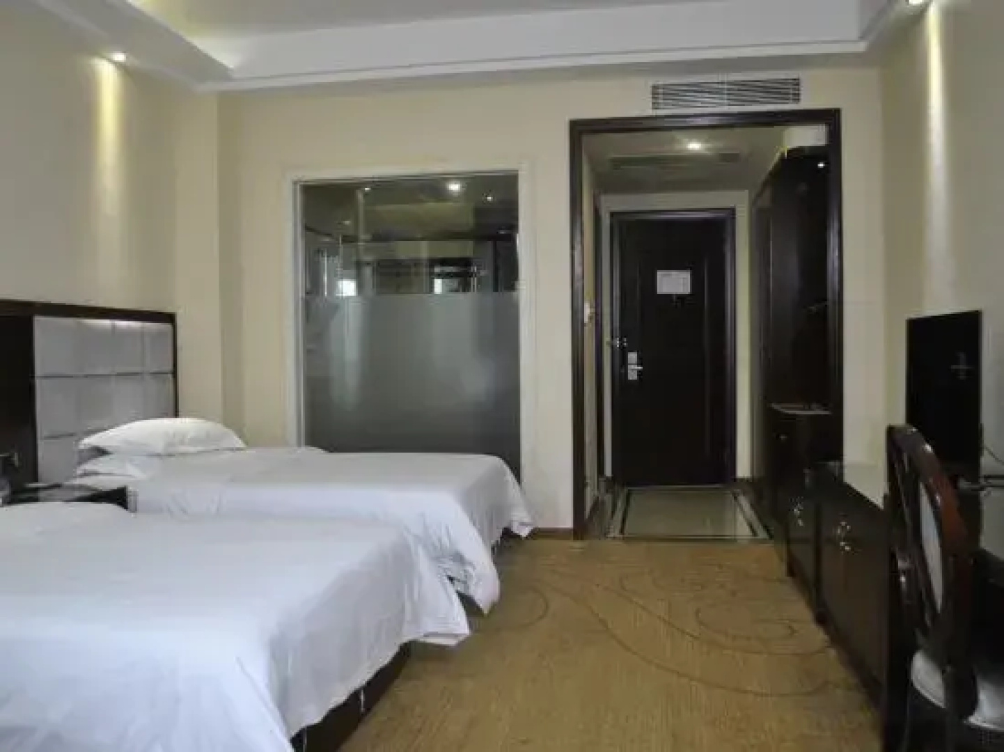 Yangjiang Yintai Hotel (Baili Plaza Branch)