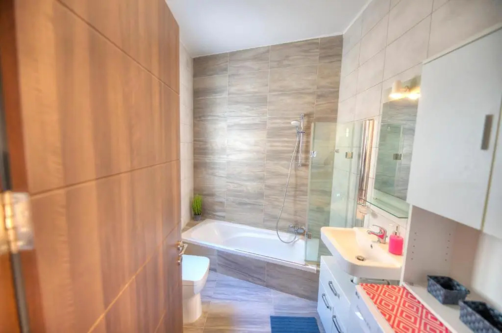 Charming 2 bedroom apartment close to Junior College ETUS1-1