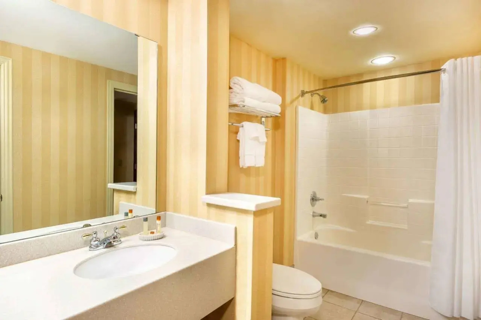 Four Seasons Island Resort