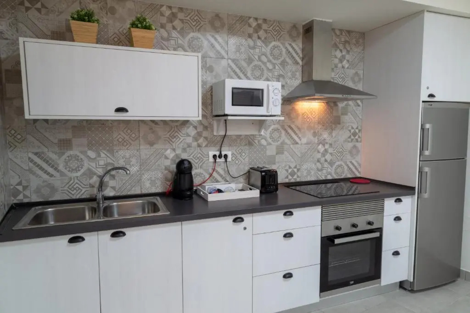 El Puente Holiday Home I- Airport 8,1K