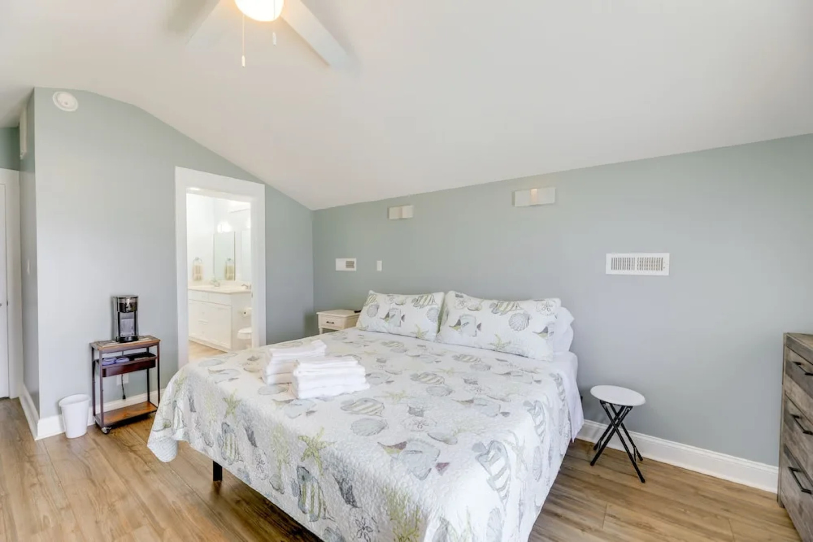Emerald Isle Retreat - Steps Away From Beach!