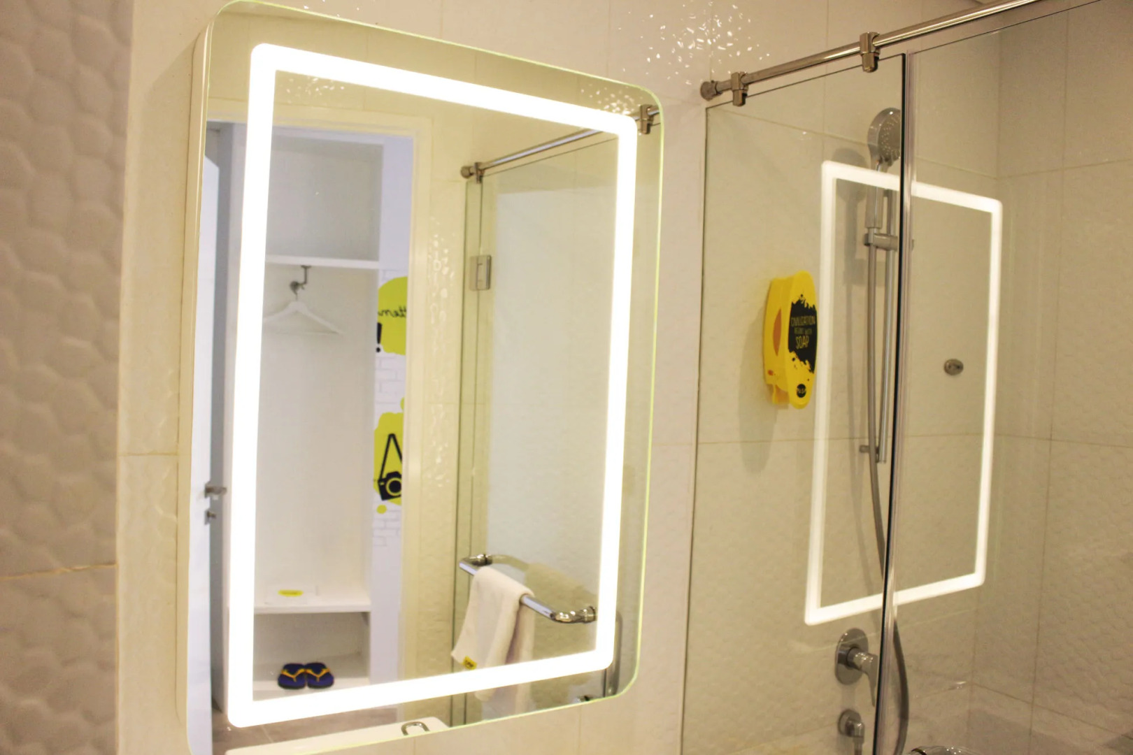 YELLO Hotel Harmoni Jakarta