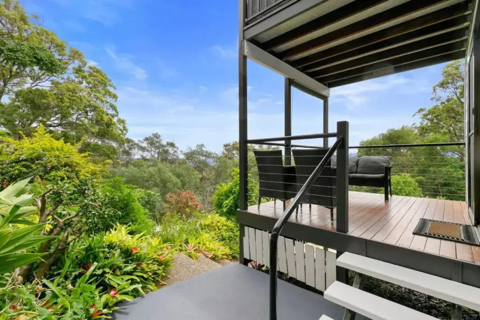 Yarabin - Luxury 6 Bedroom Home With Ocean Views