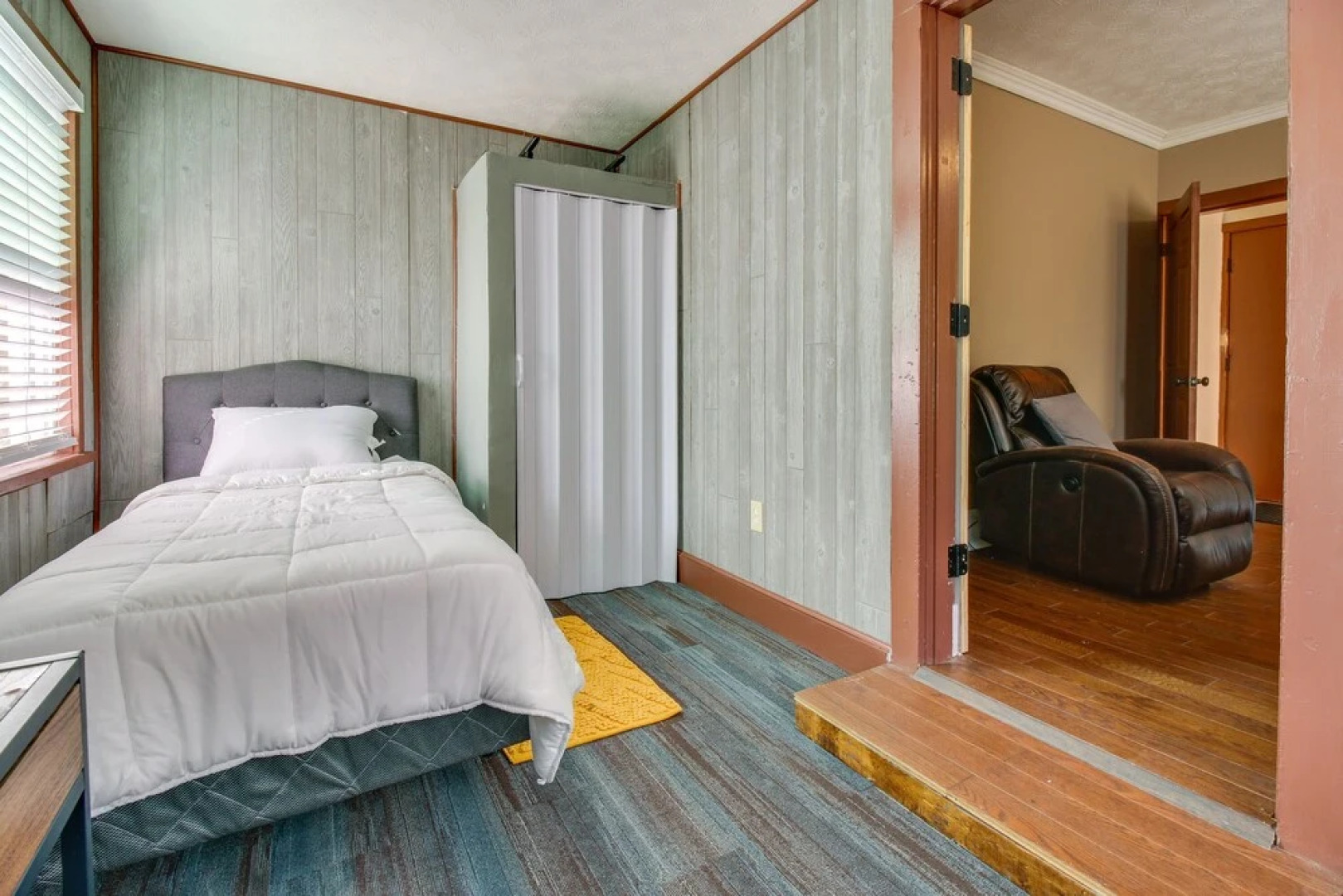 Sunny + Spacious Dayton Condo ~ 1 Mi to Downtown!