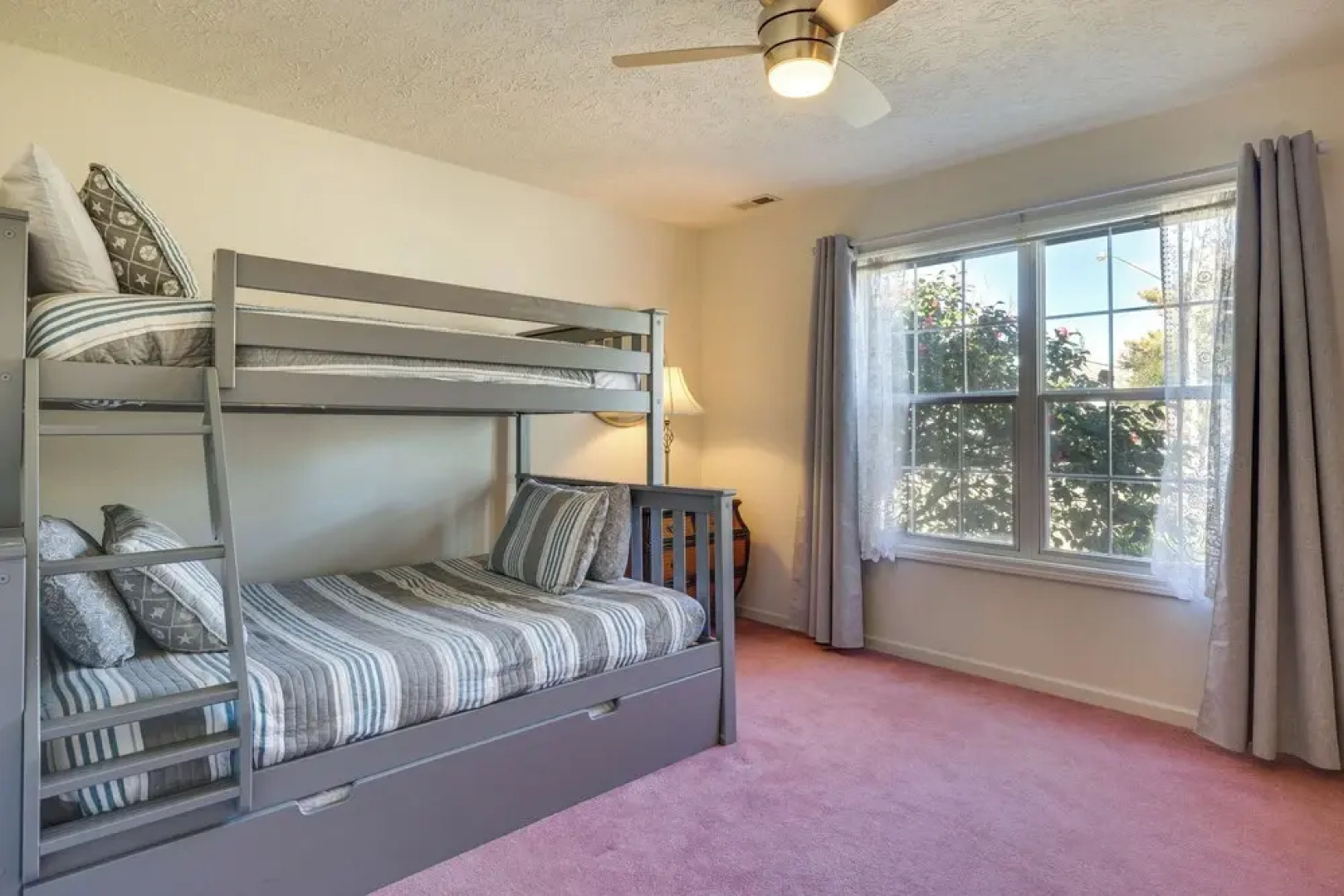 Pine Knoll Shores Getaway - Walk to Beach!