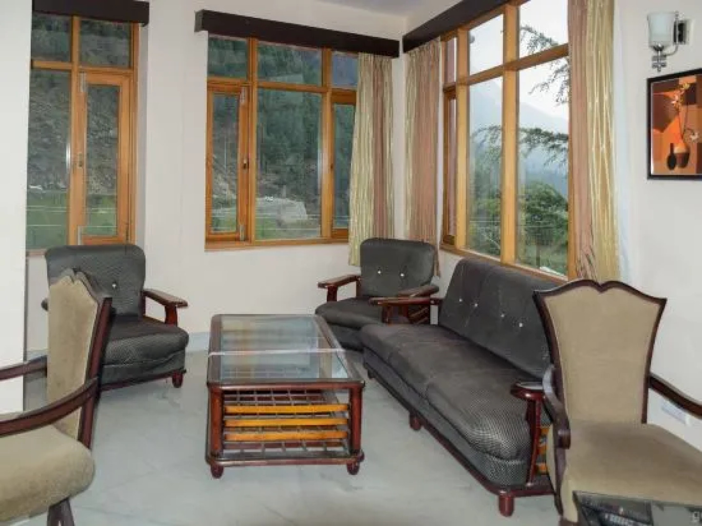 Red Inn by OYO Rooms