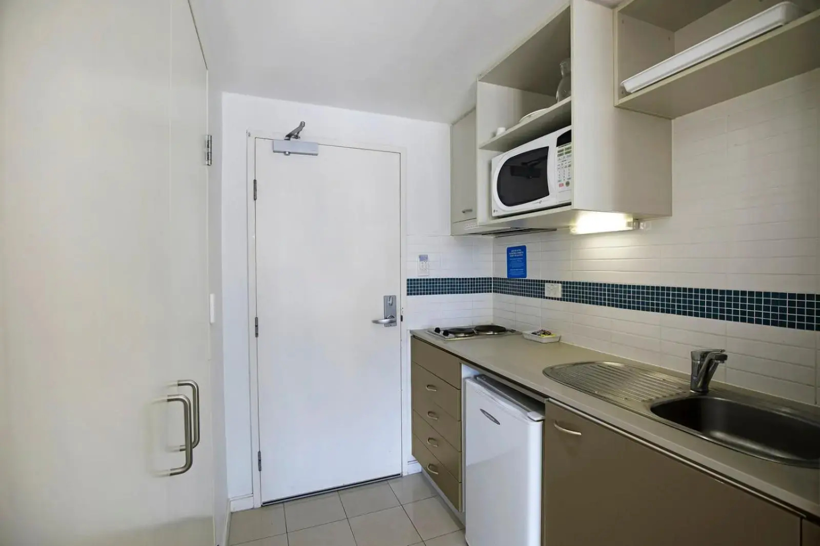 BASE Holidays - Ettalong Beach Premium Apartments