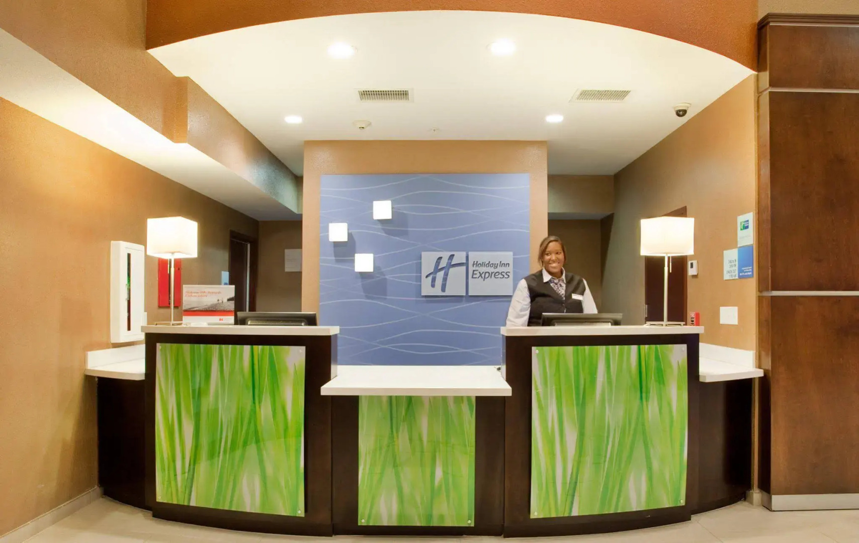 Holiday Inn Express & Suites St Louis Airport by IHG