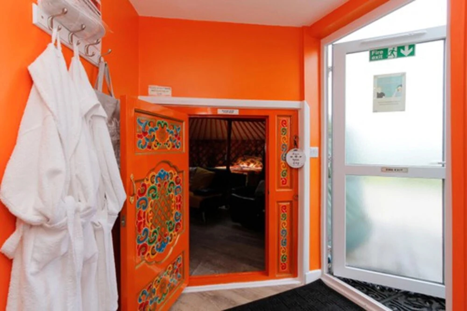 Orange Yurt With Hot Tub- Sleeps 3, Parking & Wifi