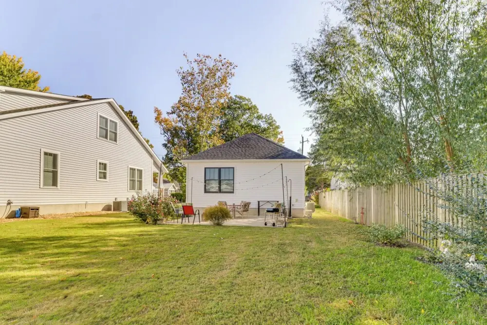 Walk to Potomac River: Colonial Virginia Retreat