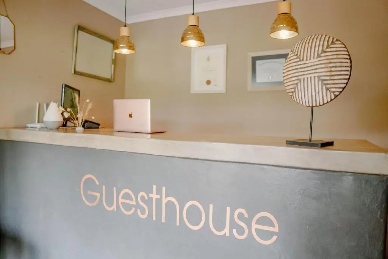 Lighthouse Guesthouse & Cafe