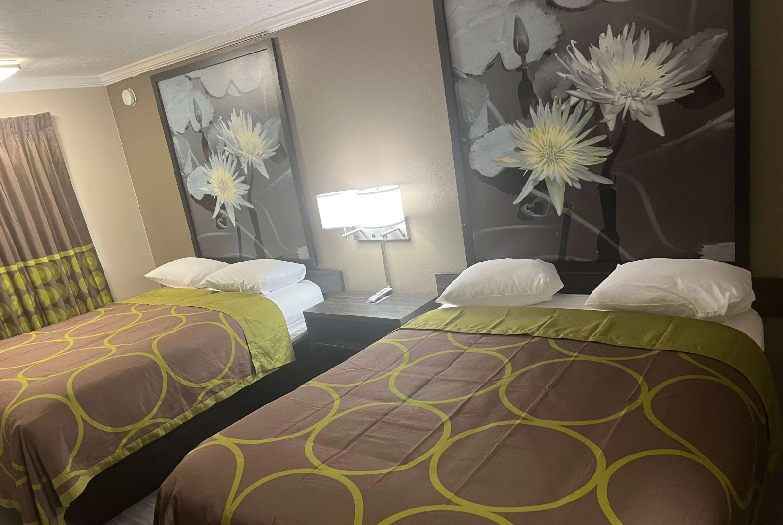 Super 8 by Wyndham Picayune