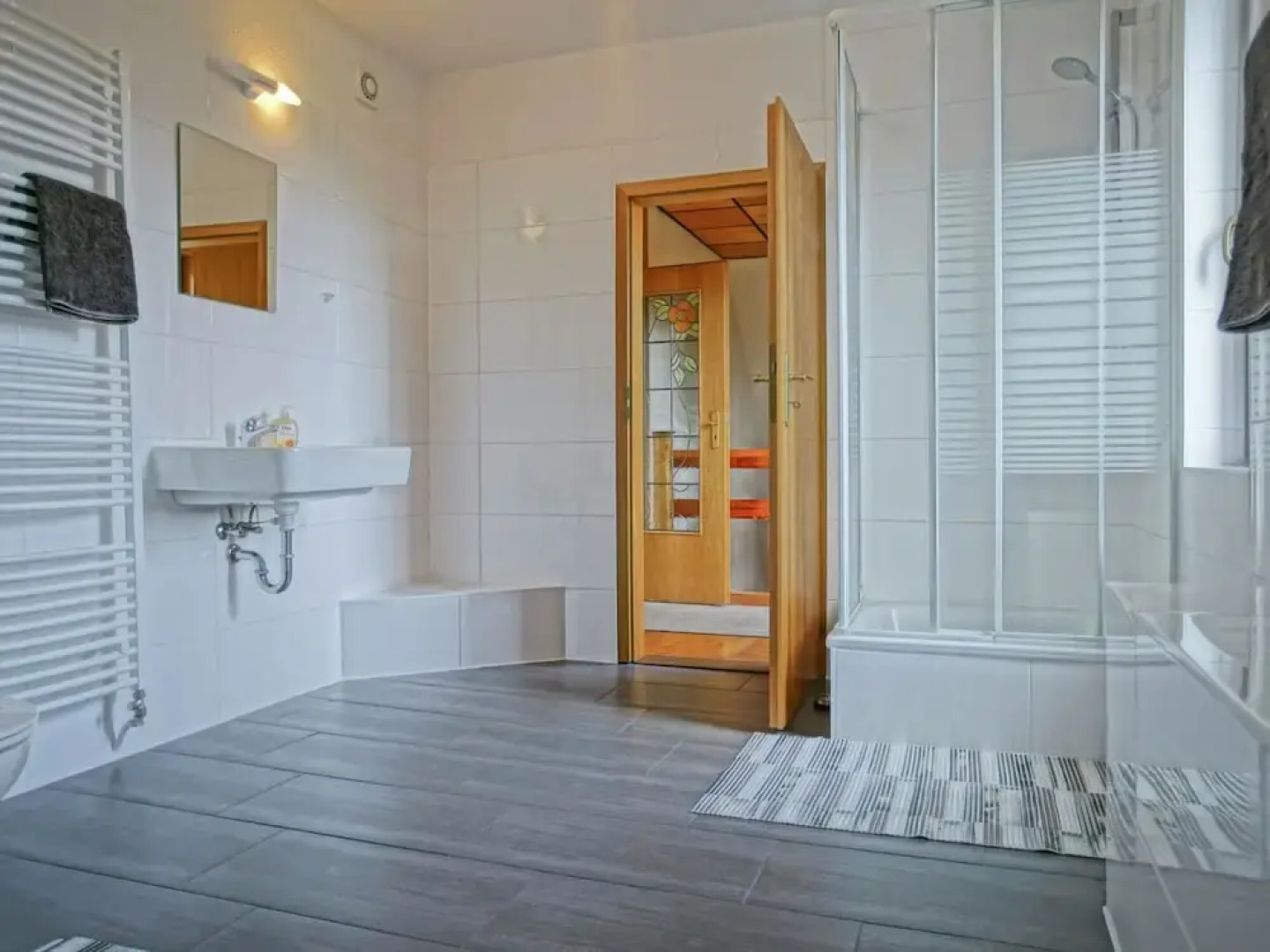 Ground-floor Apartment With Terrace and Large Garden With Lounge Area and Grill