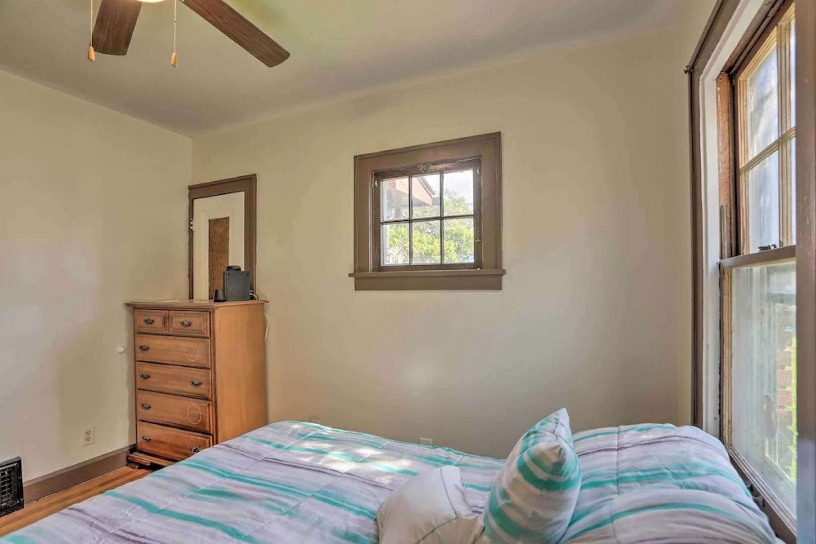 Cleveland Area Home w/ Deck < 10 Mi to Dtwn!