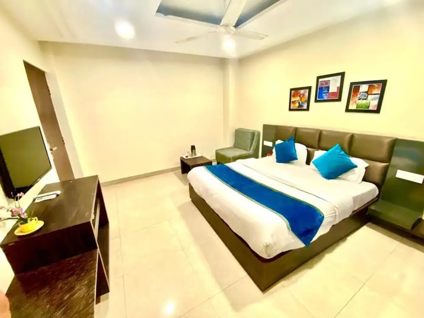 OYO Rooms Ludhiana Railway Station Clock Tower