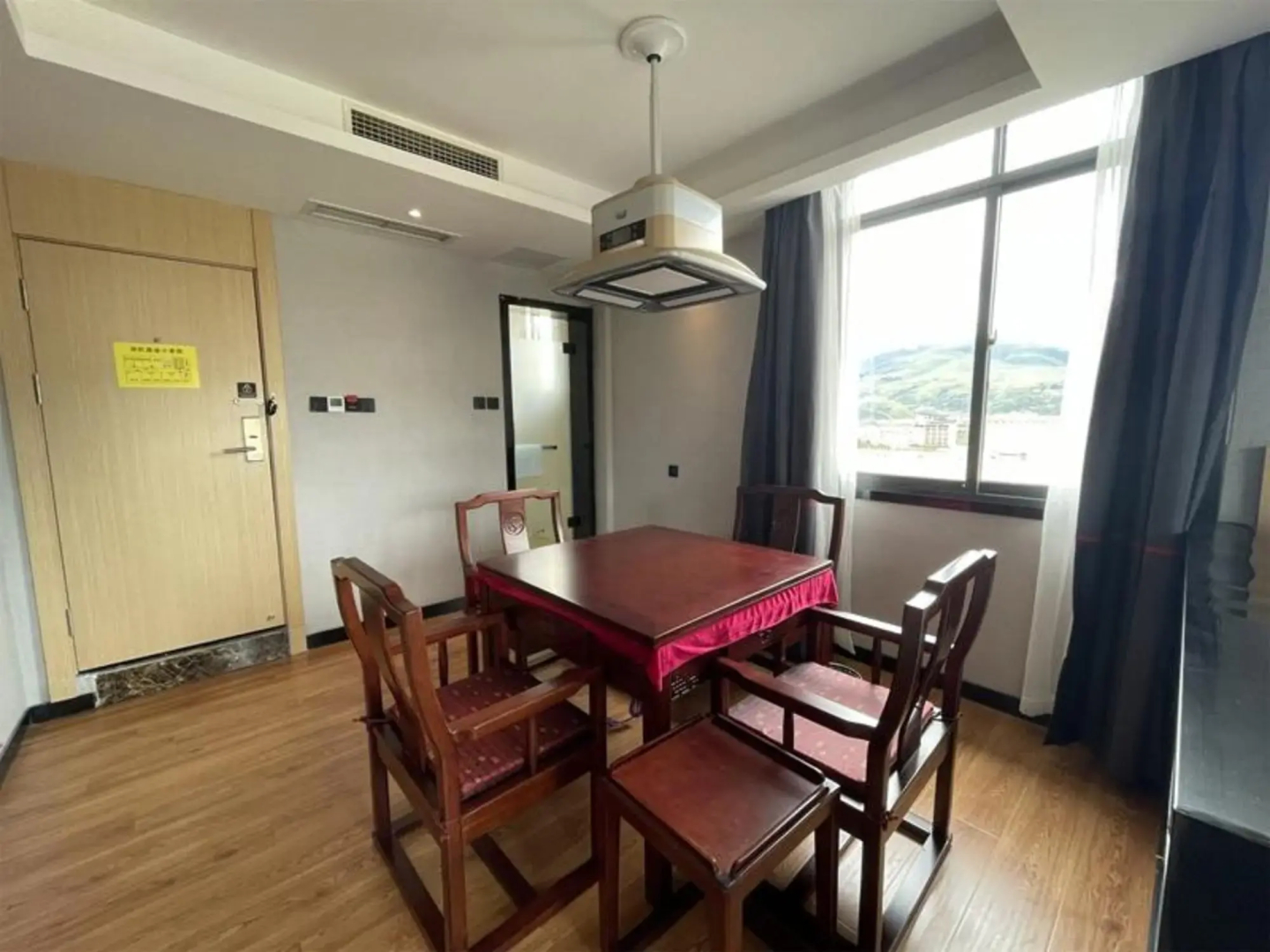 Feronia Hotel Sichuan Ganzi Baita Park